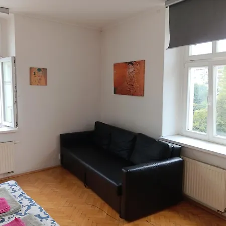 Cosy Close To Main Train Station And Center