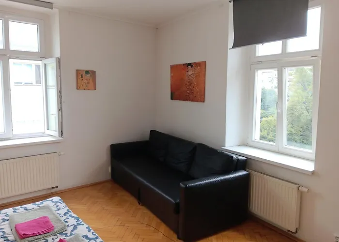 Cosy Close To Main Train Station And Center